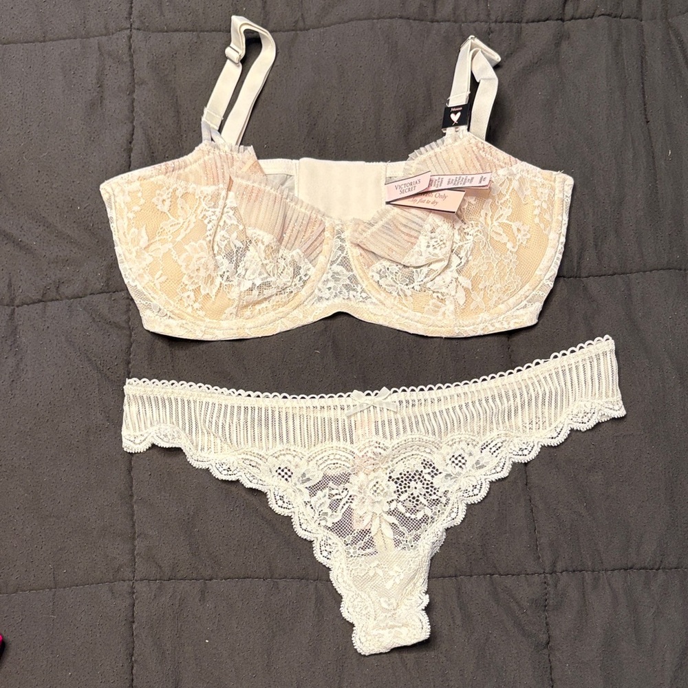 Elegant Lace Bra and Panty Set in Cream